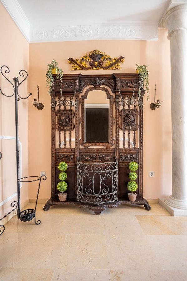 Luxe Town Hall Sevilla